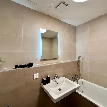 Vivien Modern Apartment